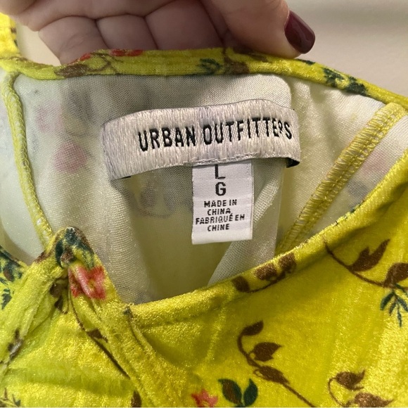 Urban Outfitters Carlyn Velvet Tank Top - Large - Picture 4 of 5